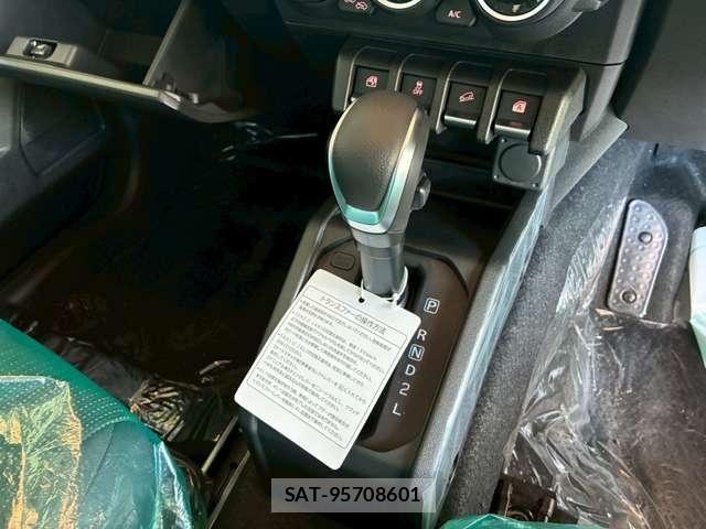 Suzuki JIMNY 2026-07 8871251-17
