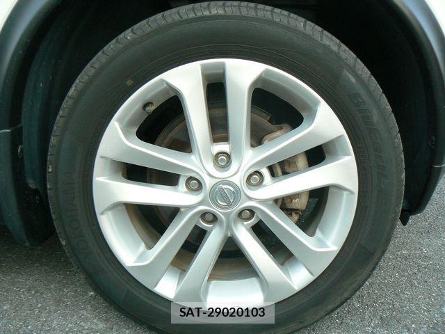 Nissan JUKE 2011-01 1222157-17