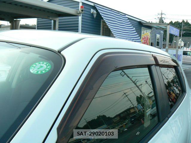 Nissan JUKE 2011-01 1222157-25