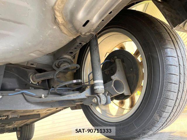 Nissan JUKE 2011-10 1236622-19