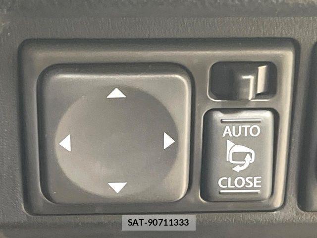 Nissan JUKE 2011-10 1236622-4