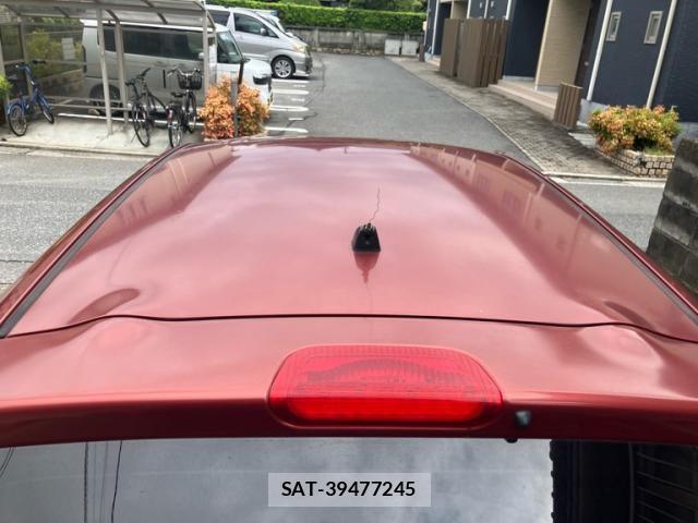 Nissan JUKE 2010-10 1281893-9
