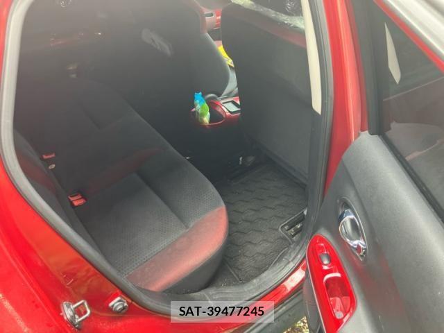Nissan JUKE 2010-10 1281893-13