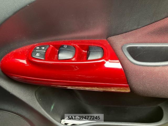 Nissan JUKE 2010-10 1281893-15