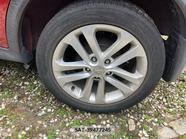 Nissan JUKE 2010-10 1281893-4