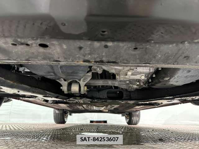Nissan JUKE 2015-05 1413026-9