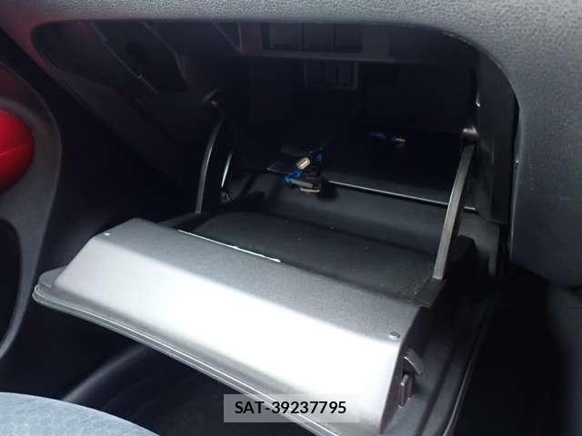 Nissan JUKE 2012-09 5870183-13