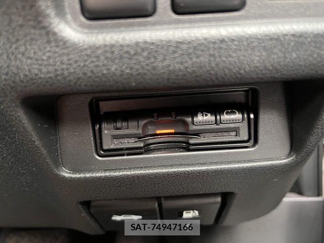 Nissan JUKE 2010-11 5870187-15