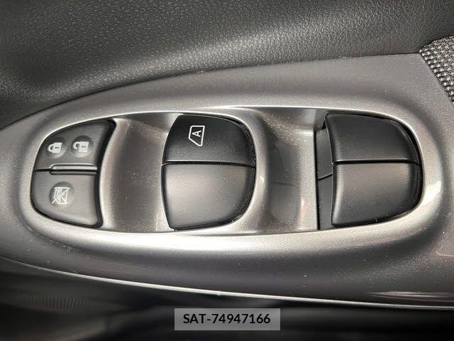 Nissan JUKE 2010-11 5870187-16
