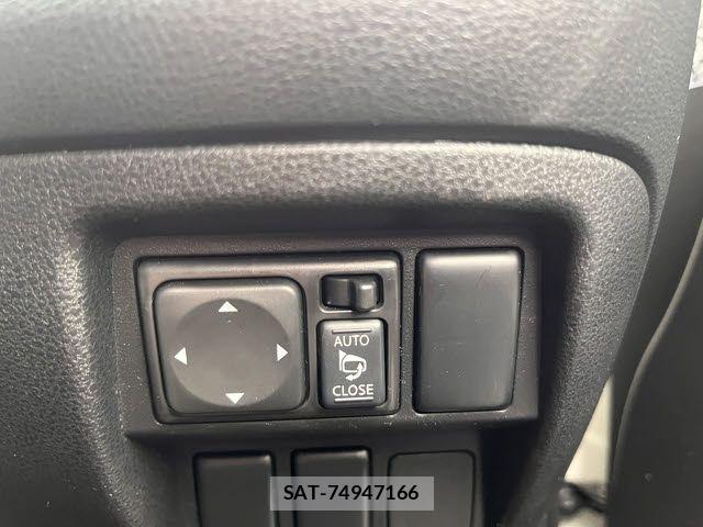Nissan JUKE 2010-11 5870187-17