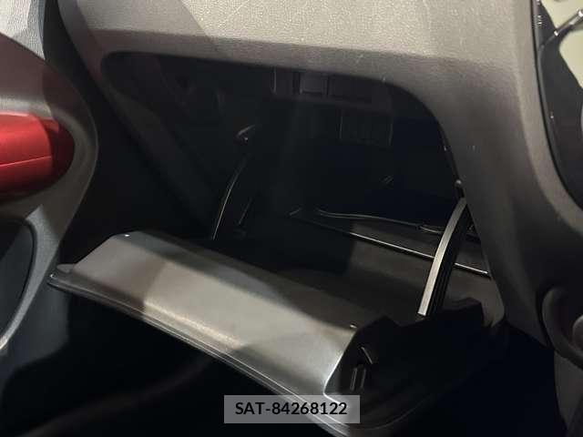 Nissan JUKE 2013-03 6498948-22