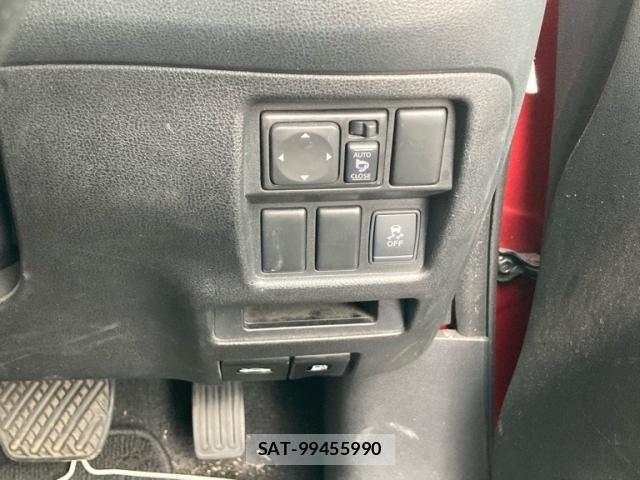Nissan JUKE 2011-05 6498999-10