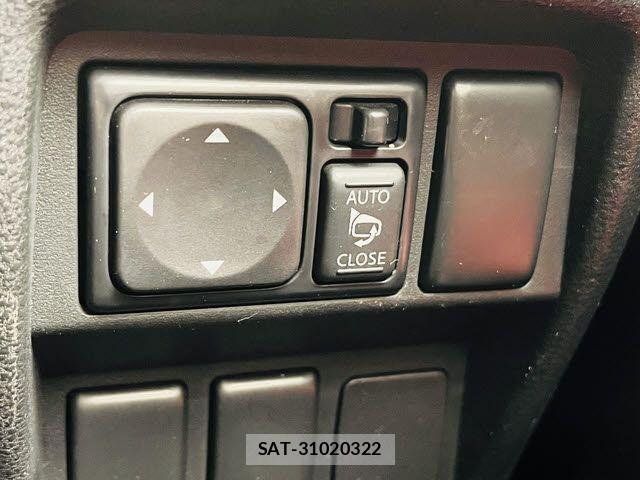 Nissan JUKE 2013-03 6612572-16