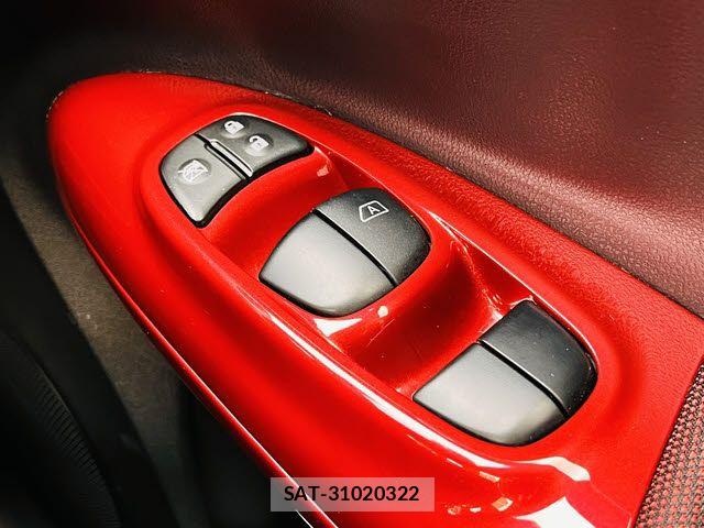 Nissan JUKE 2013-03 6612572-17