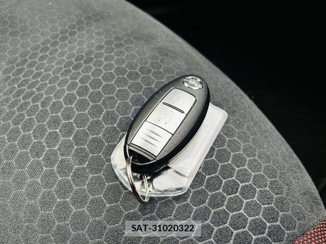 Nissan JUKE 2013-03 6612572-25