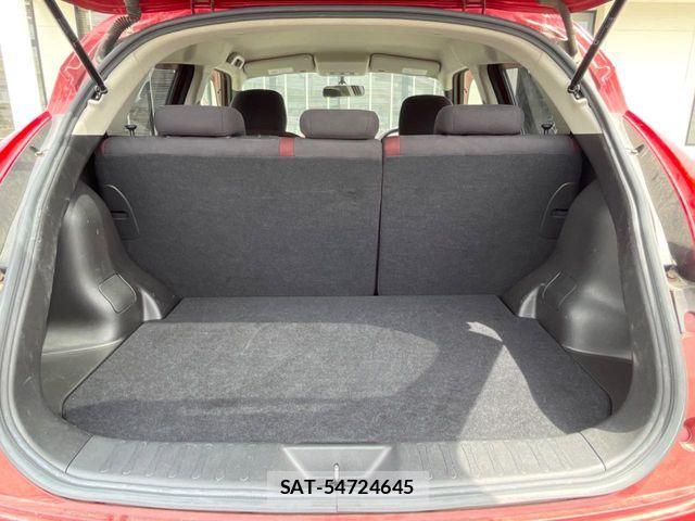 Nissan JUKE 2011-06 6716429-10