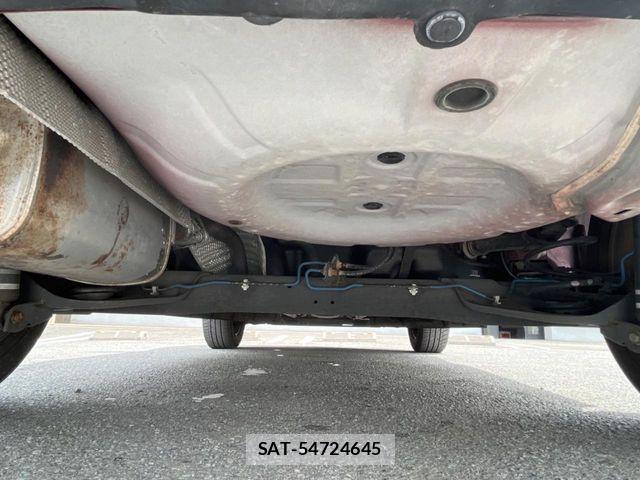 Nissan JUKE 2011-06 6716429-18
