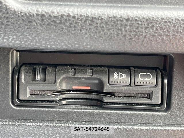 Nissan JUKE 2011-06 6716429-4