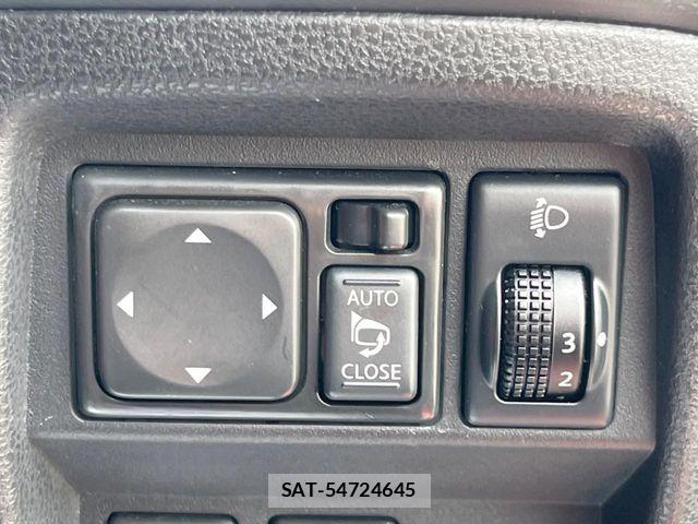 Nissan JUKE 2011-06 6716429-7