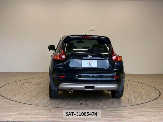 Nissan JUKE 2011-08 6815504-10