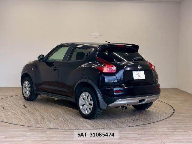 Nissan JUKE 2011-08 6815504-13