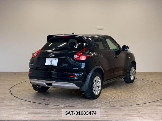 Nissan JUKE 2011-08 6815504-14