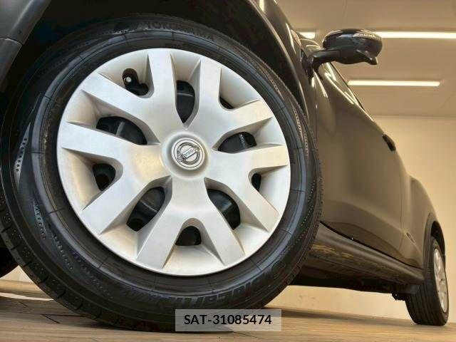 Nissan JUKE 2011-08 6815504-18
