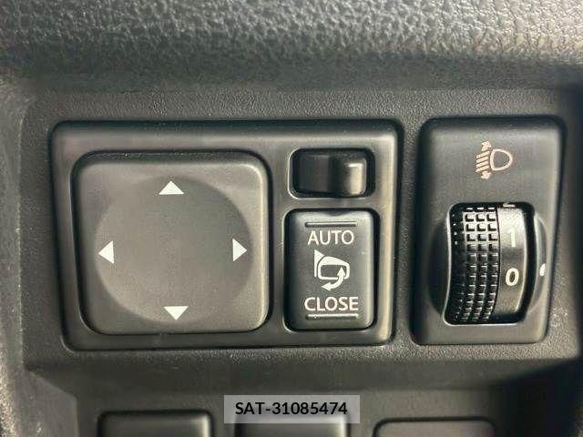 Nissan JUKE 2011-08 6815504-5