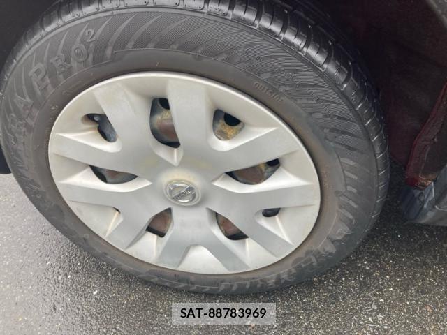 Nissan JUKE 2011-06 7059068-5