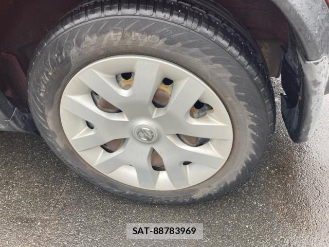 Nissan JUKE 2011-06 7059068-6