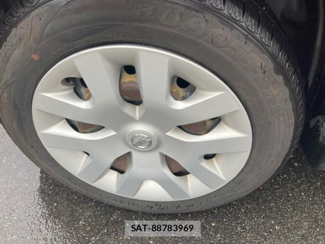 Nissan JUKE 2011-06 7059068-7