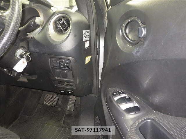Nissan JUKE 2011 7074379-5