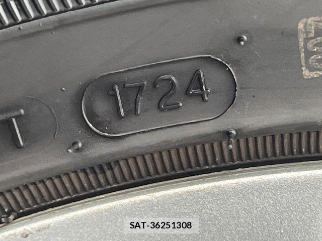 Nissan JUKE 2011-07 7220380-19