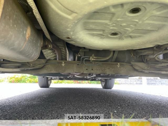 Nissan JUKE 2012-05 7220385-11