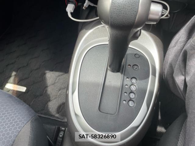 Nissan JUKE 2012-05 7220385-23