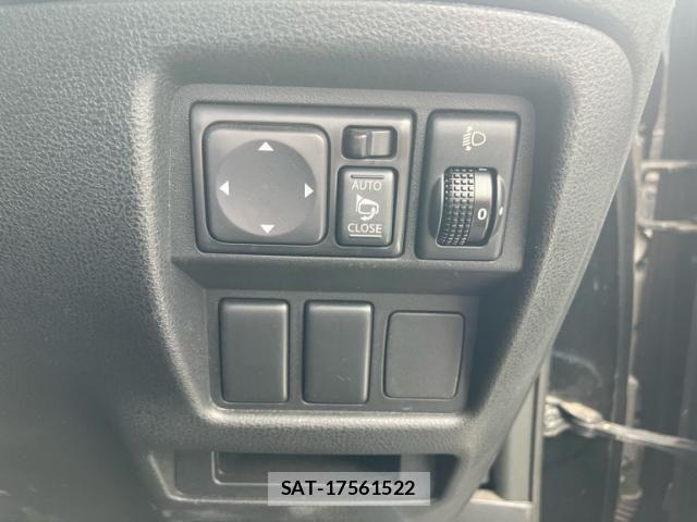 Nissan JUKE 2011-08 7220381-14
