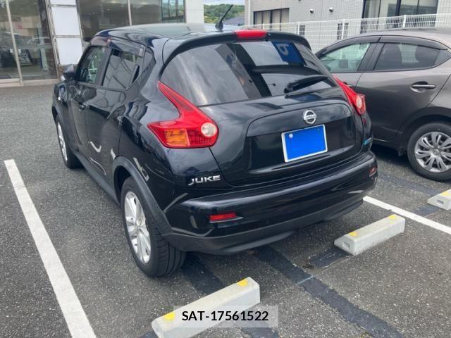Nissan JUKE 2011-08 7220381-2