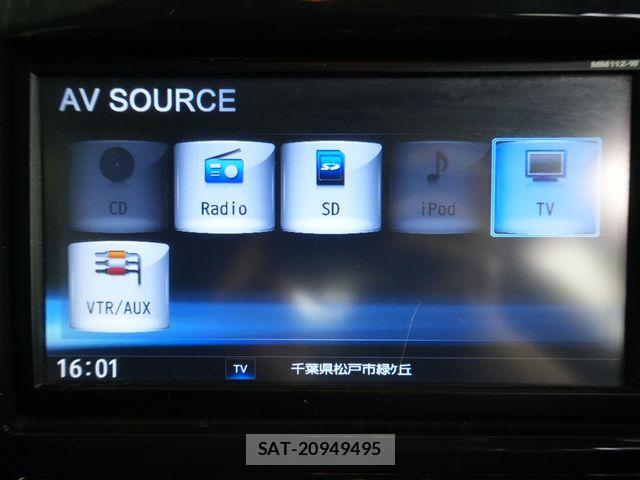 Nissan JUKE 2013-03 7220395-9