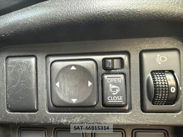 Nissan JUKE 2015-11 7220399-22