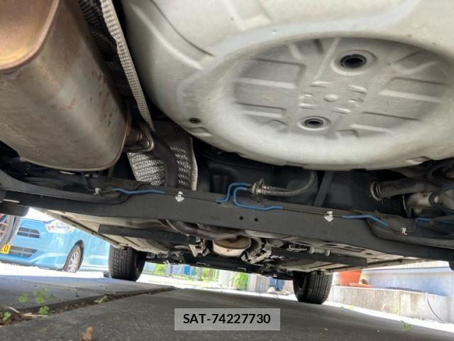 Nissan JUKE 2017-04 7220401-9