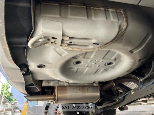 Nissan JUKE 2017-04 7220401-8