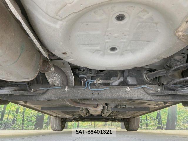 Nissan JUKE 2013-09 7220389-18