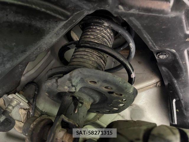 Nissan JUKE 2010-11 7220379-19