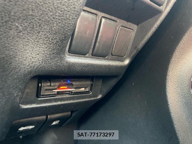 Nissan JUKE 2013-07 7220387-19