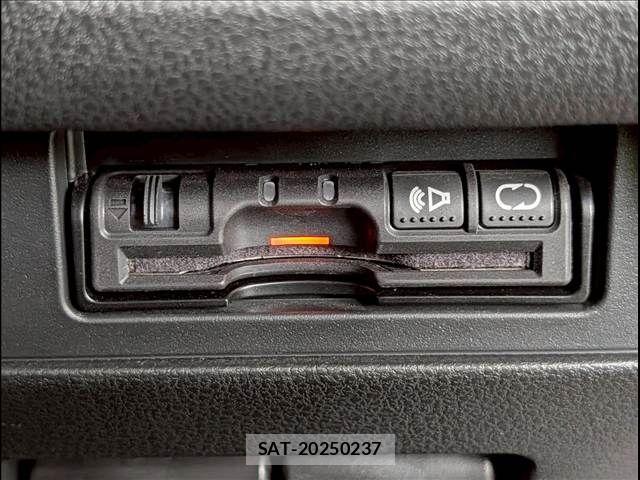 Nissan JUKE 2015-04 7251189-7