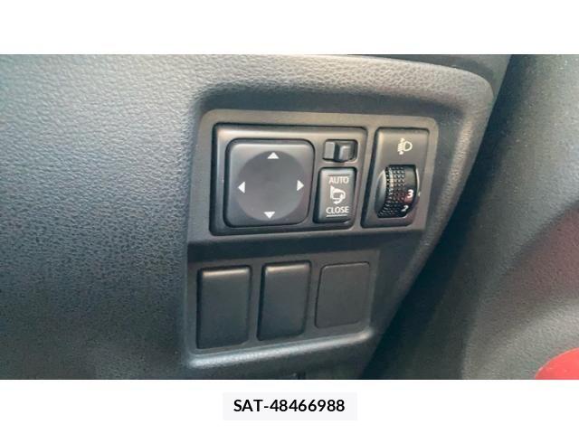 Nissan JUKE 2012-03 7272130-27