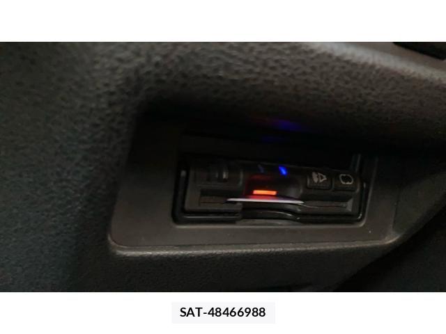 Nissan JUKE 2012-03 7272130-28