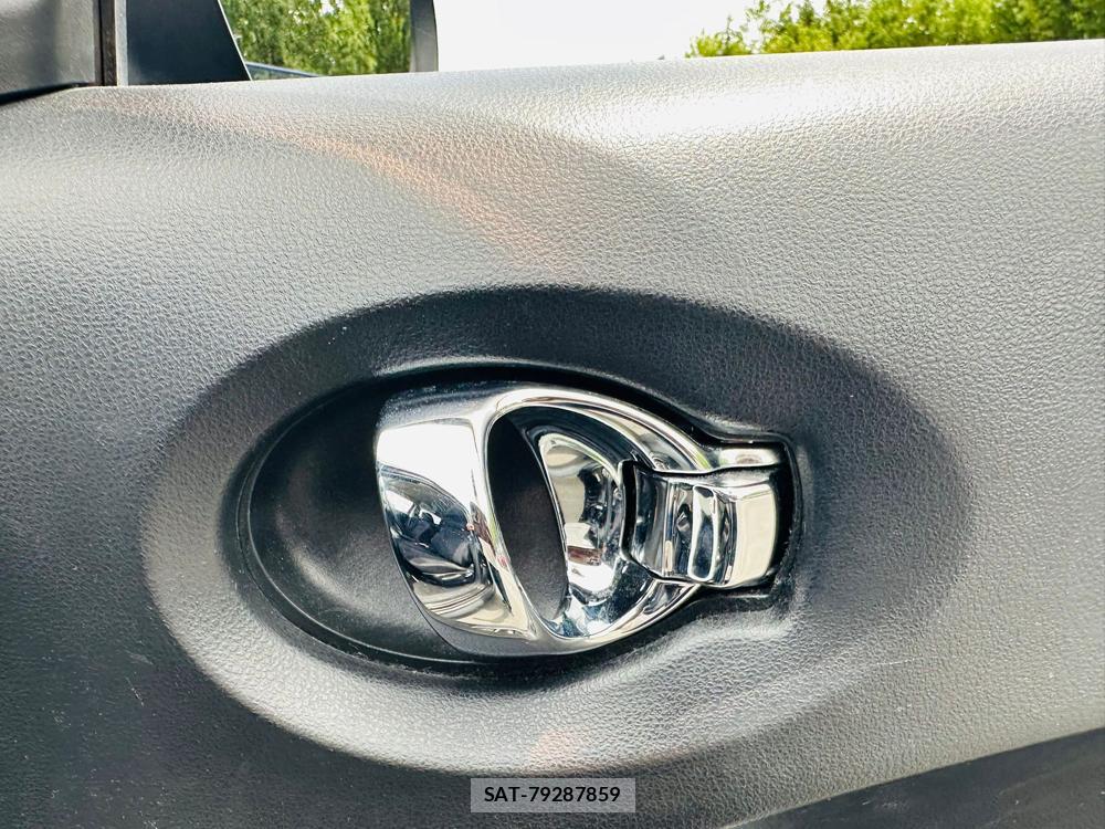 Nissan JUKE 2012-01 7250798-20