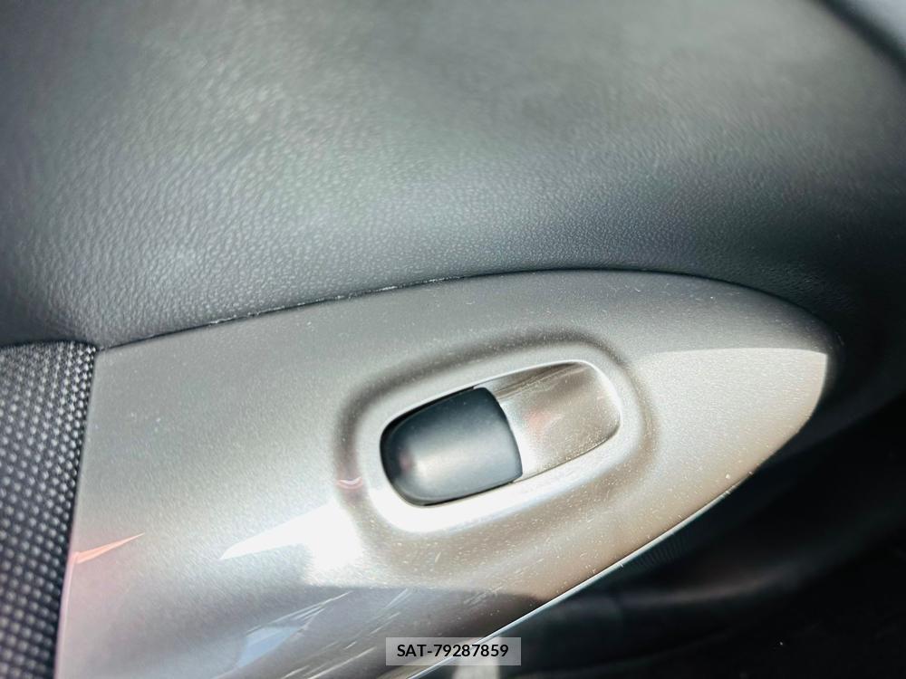 Nissan JUKE 2012-01 7250798-23