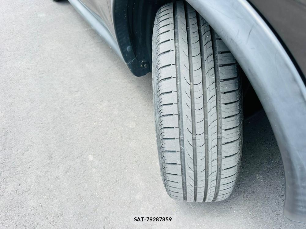 Nissan JUKE 2012-01 7250798-32